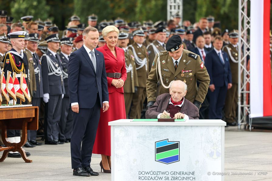 014_Para_Prezydencka_sztandar_DGRSZ_20220913_GJB_2651.jpg