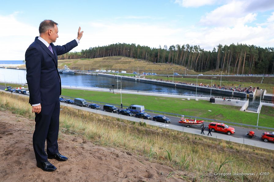003_Andrzej_Duda_otwarcie_kanalu_przez_Mierzeje_Wislana_20220917_GJA_4700.jpg