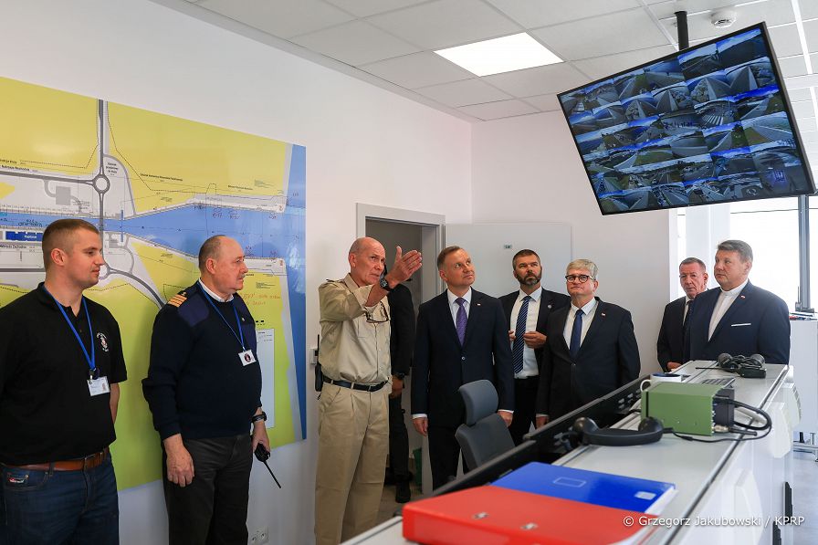 007_Andrzej_Duda_otwarcie_kanalu_przez_Mierzeje_Wislana_20220917_GJA_4855.jpg