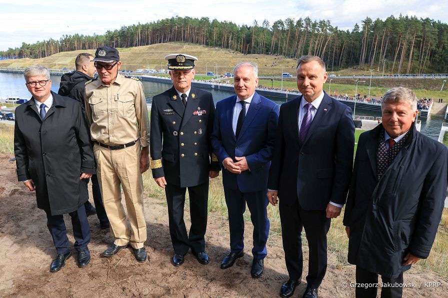 004_Andrzej_Duda_otwarcie_kanalu_przez_Mierzeje_Wislana_20220917_GJA_4737.jpg