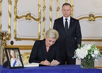 004_Para_Prezydencka_Londyn_ksiega_kondolencyjna_20220918_52366388118_110e09e3e6_o.jpg