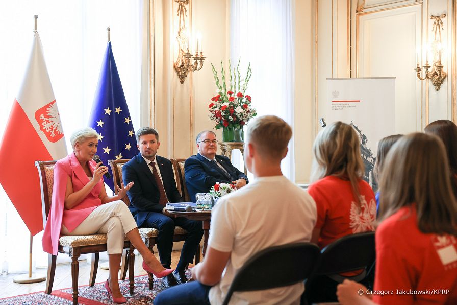 03__Agata_Kornhauser_Duda_Narodowe_Czytanie_Konsulat_Nowy_Jork_20220920_GJA_6535.jpg