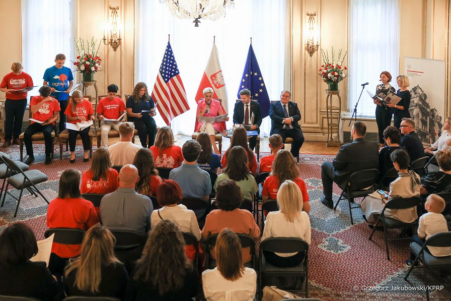 07__Agata_Kornhauser_Duda_Narodowe_Czytanie_Konsulat_Nowy_Jork_20220920_GJA_6547.jpg
