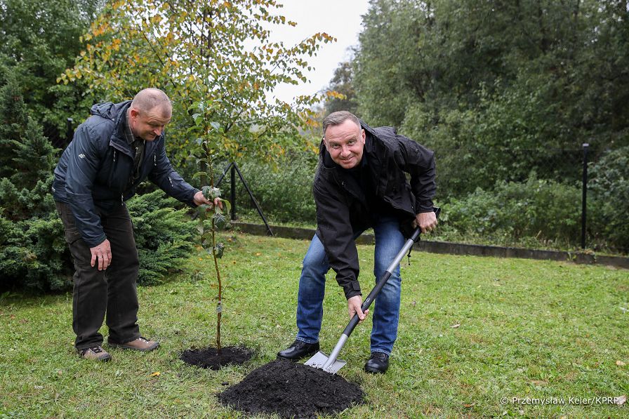 05__Andrzej_Duda_Sadzimy_Koniuszowa_20220930_PK1_4532.jpg