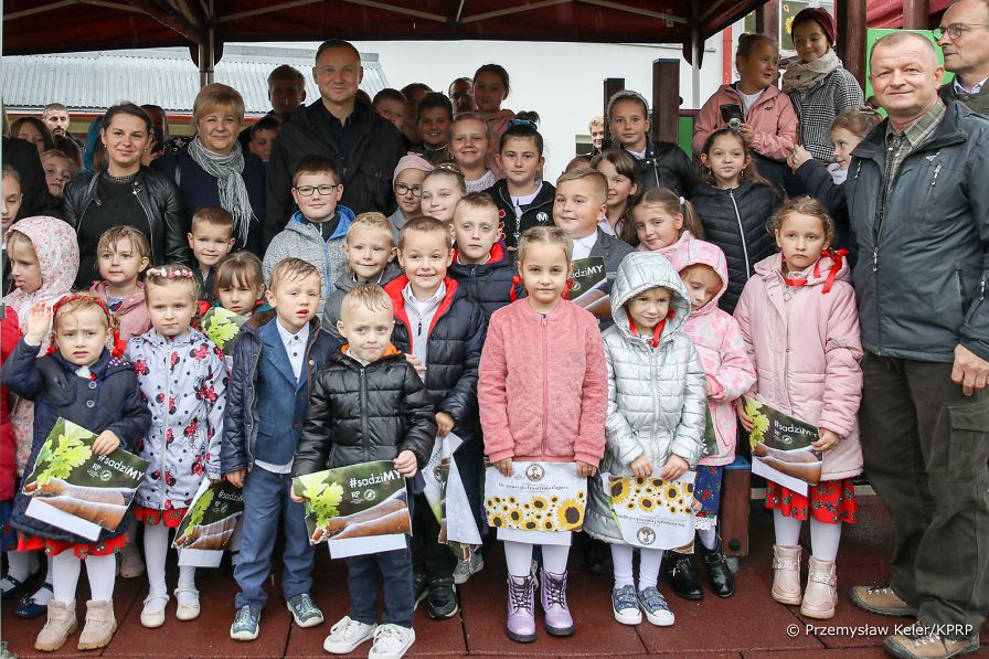 01__Andrzej_Duda_Sadzimy_Koniuszowa_20220930_PK1_4729.jpg