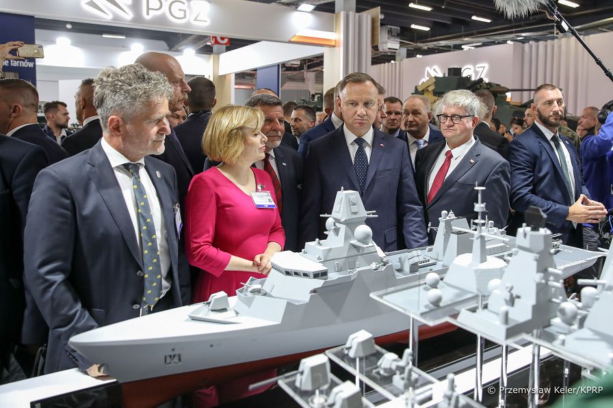 16__Andrzej_Duda_Międzynarodowy_Salon_Przemyslu_Obronnego-Kielce_20220905_PK1_2840.jpg