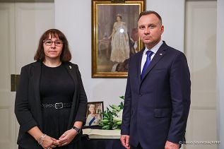 04__Andrzej_Duda_wpis_ksiega_kondolencyjna_Ambasada_Wielkiej_Brytanii_Dakar_Senegal_20220908_JS__3967.jpg