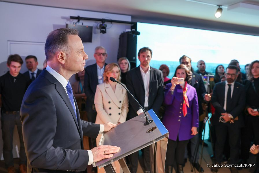 10__Andrzej_Duda_wystawa_nt_rosyjskich_zbrodni_wojennych_na_Ukrainie_Davos_20230117_JSZ_4985.jpg