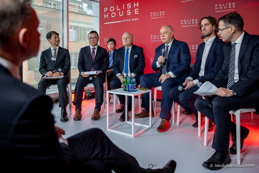 08_Andrzej_Duda_dyskusja_The_pathway_to_European_energy_sovereignty_Davos_Szwajcaria_20230118_JSZ_6395_.jpg