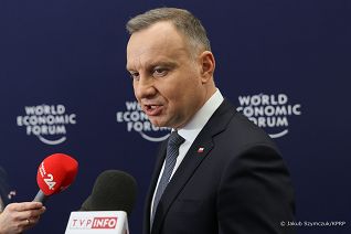 04__Andrzej_Duda_briefing_Davos_Szwajcaria_20230119_JSZ_7396.jpg