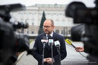 01__Marcin_Przydacz_briefing_20230124_ERB56382.jpg