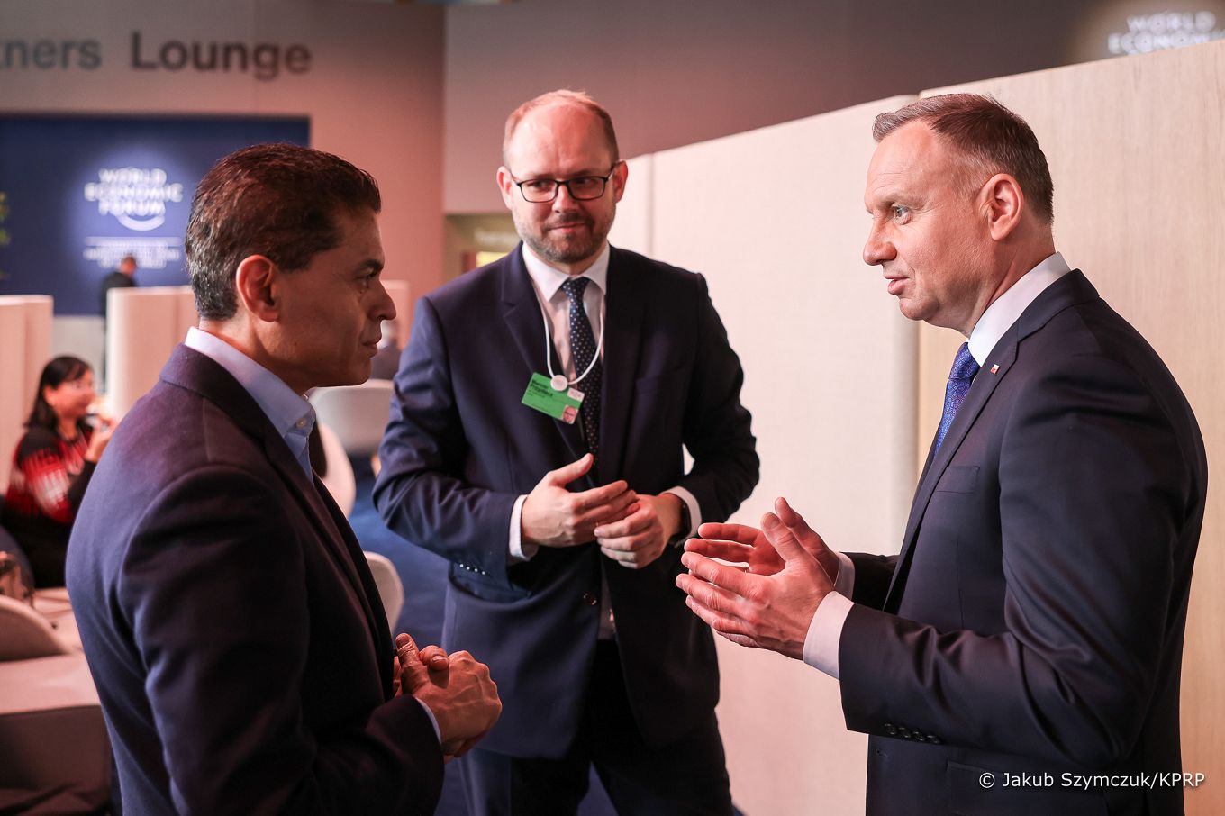 008_21__Andrzej_Duda_rozmowa_Fareed_Zakiaria_dziennikarz_Davos_20230117_JSZ_5365.jpg