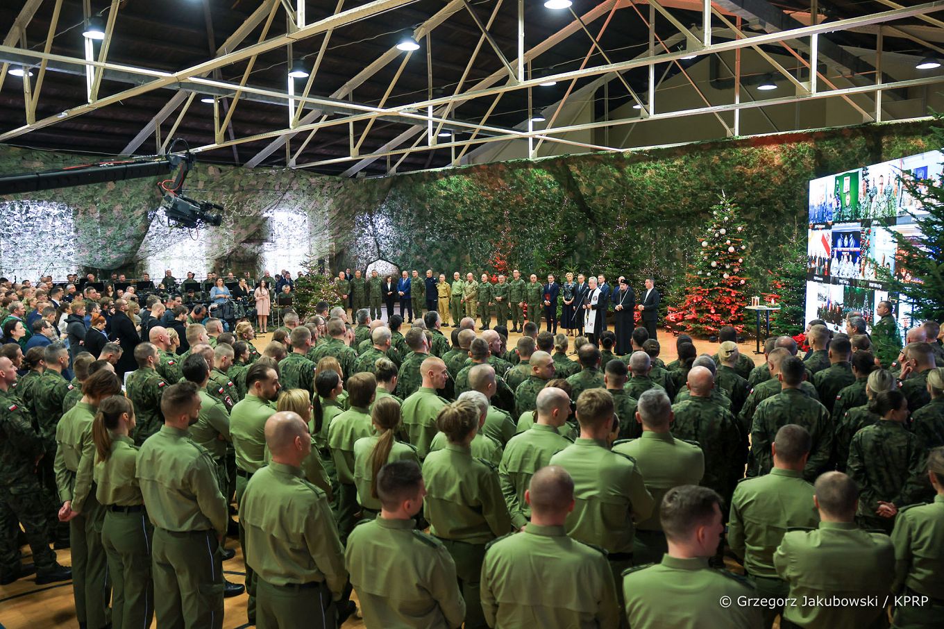 030_008_Para_Prezydencka_Rzeszow_spotkanie_przedswiateczne_zolnierze_20221220_GJA_4926.jpg