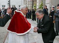 001_20060525_Papiez_Benedykt_w_Palacu_Prezydenckim_BenedyktXVI11.jpg