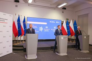 002_Piot_Cwik_Konferencja_MZ_20231011_MB1_0273.jpg