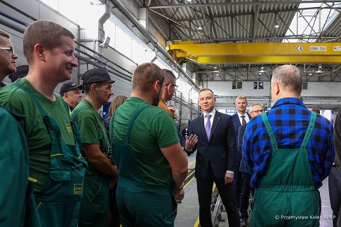 011_Andrzej_Duda_Zaklad_PESA_Bydgoszcz_20231011_PK1_8371.jpg