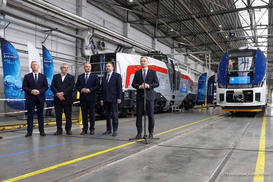012_Andrzej_Duda_Zaklad_PESA_Bydgoszcz_20231011_PK1_8398.jpg