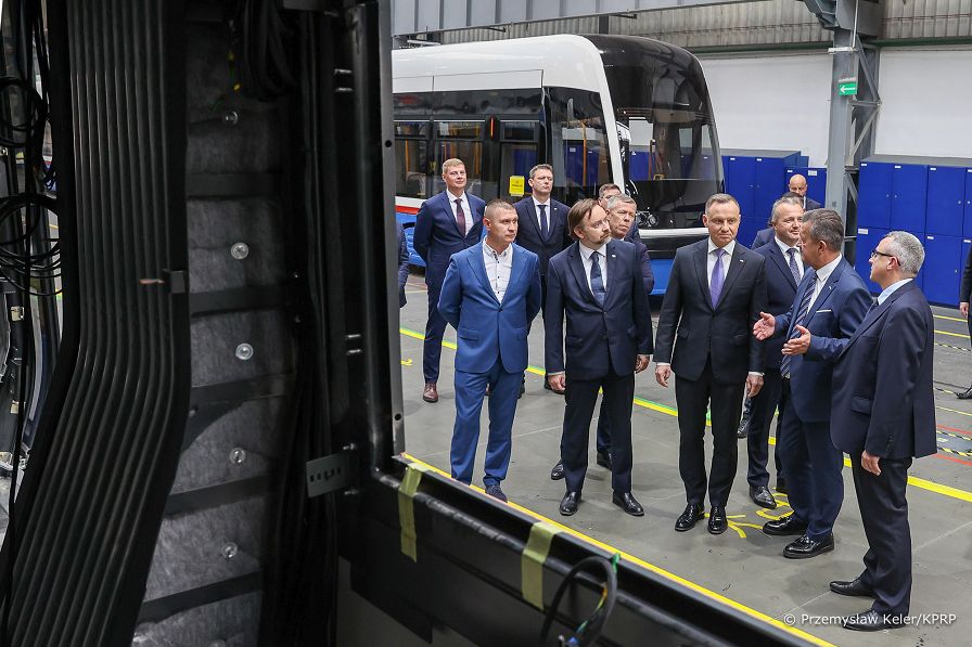 010_Andrzej_Duda_Zaklad_PESA_Bydgoszcz_20231011_PK1_7594.jpg