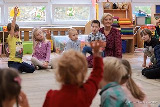 16_Agata_Kornhauser_Duda_Wizyta_Przxedszkole_Warszawa_20231019_GJB_9986.jpg