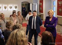 004_Agata_Kornhauser_Duda_spotkanie_Grupa_Zulawy_Wislane_20231020_GJA_9210.jpg