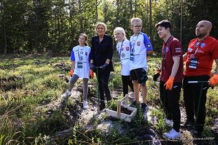 0001_d_Para_Prezydencka_akcja_SadziMy_20231003_GJA_2762-1.jpg