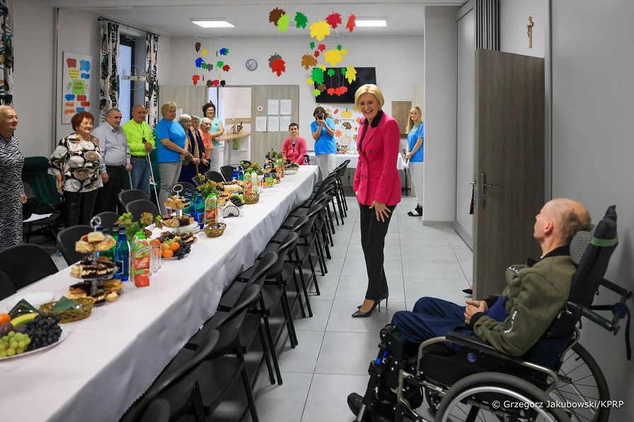 011_Agata_Kornhauser_Duda_spotkanie_Centrum_Opiekunczo_Mieszkalne_Mlawa_2023_GJA_1155.jpg