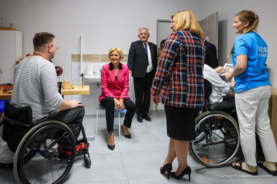 003_Agata_Kornhauser_Duda_spotkanie_Centrum_Opiekunczo_Mieszkalne_Mlawa_2023_GJA_0986.jpg