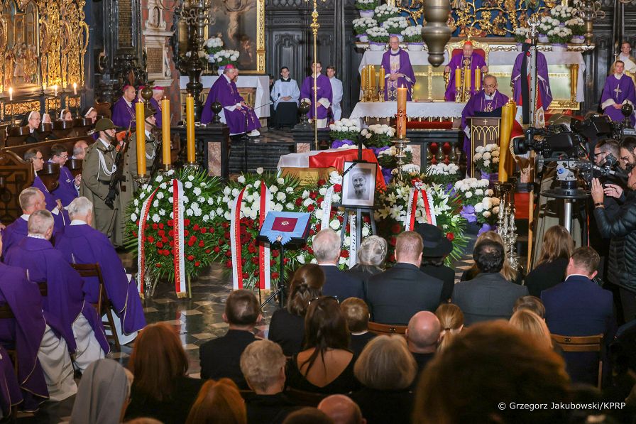 03_Para_Prezydencka_pogrzeb_Wandy_Poltawskiej_20231031_GJB_9860.jpg