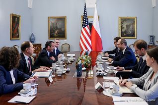 002_Minister_Marcin_Przydacz_Dr_Philipem_Gordon_20231004_JSZ_0113.jpg