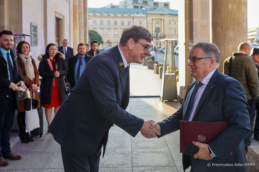 001_Minister_Andrzej_Dera_odznaczenia_Dzien_Kolejarza_20231113_PK1_6908.jpg