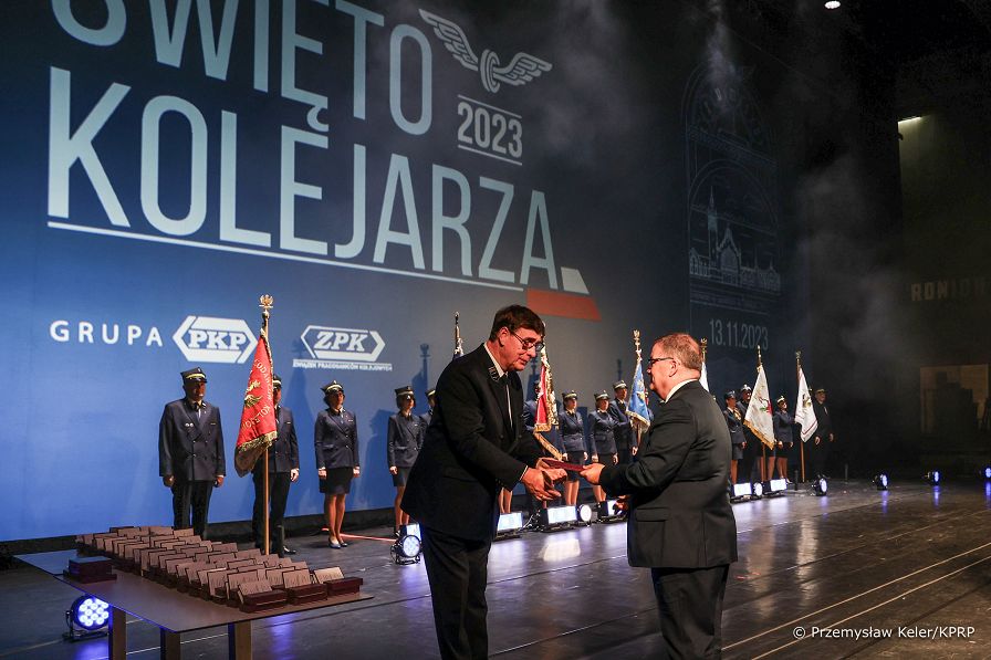 005_Minister_Andrzej_Dera_odznaczenia_Dzien_Kolejarza_20231113_PK1_7065.jpg