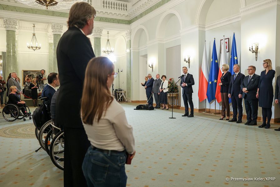 07_Para_Prezydencka_Ozdnaczenia_Swiatowy_Dzien_Osob_Niepelnspr_20231127_PK1_5359.jpg