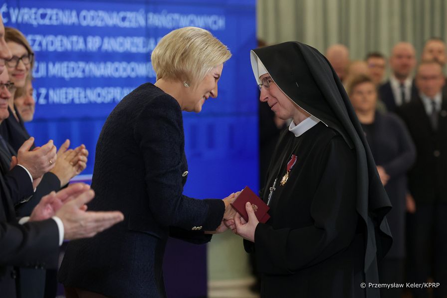 10_Para_Prezydencka_Ozdnaczenia_Swiatowy_Dzien_Osob_Niepelnspr_20231127_PK2_4302.jpg