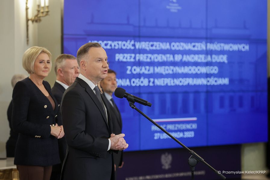 06_Para_Prezydencka_Ozdnaczenia_Swiatowy_Dzien_Osob_Niepelnspr_20231127_PK2_4498.jpg