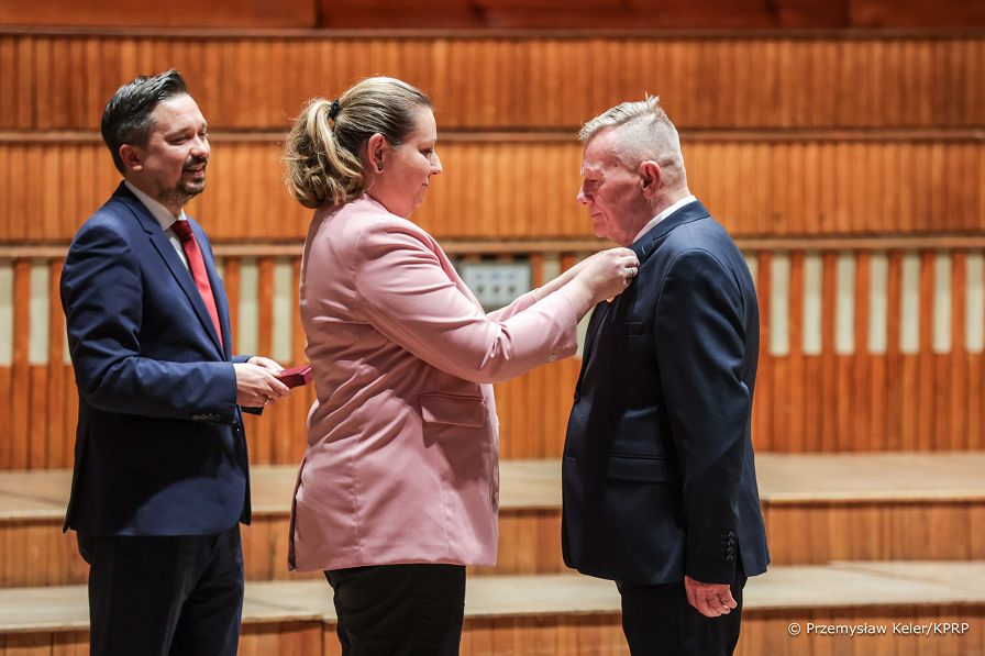 001_Minister_Malgorzata_Paprocka_odznaczenia_panstwowe_Pracownicy_Biura_RPO_20231214_PK2_9382.jpg