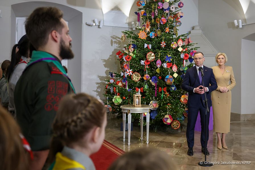 03_Para_Prezydencka_Betlejemskie_Swiatelko_Palac_Prezydencki_20231215_MB1_1205.jpg