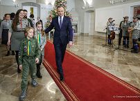 08_Para_Prezydencka_Betlejemskie_Swiatelko_Palac_Prezydencki_20231215_MB1_1299.jpg