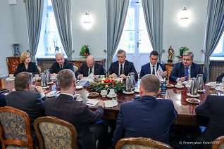 002_Minister_Piotr_Ćwik_spotkanie_Przewodniczacy_Rad_NRR_20231215_PK1_5036.jpg