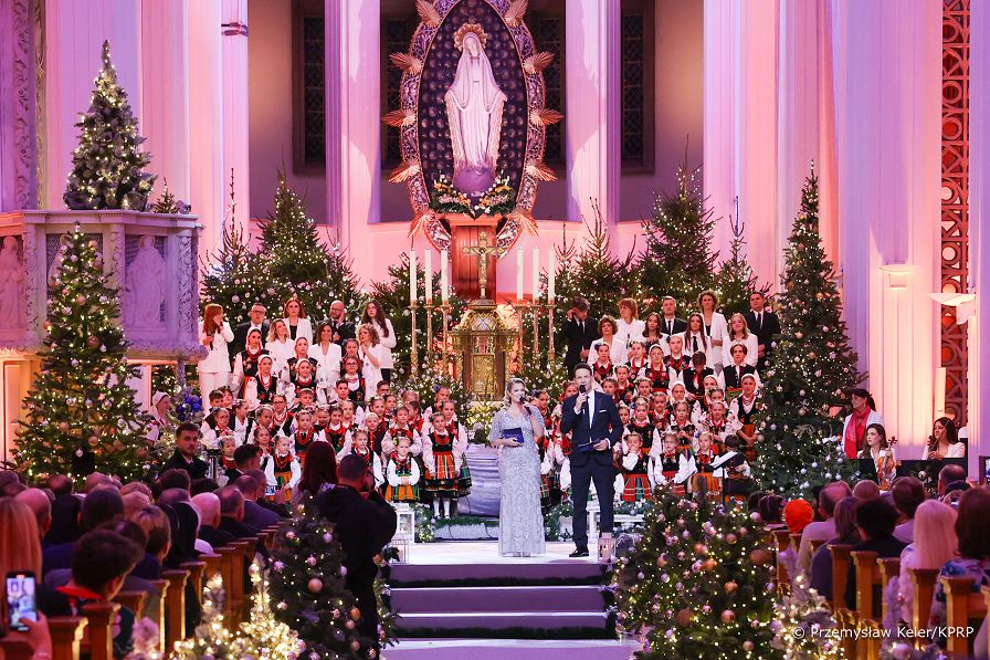 001_Para_Prezydencka_nagranie_koncert_kolend_Niepokalanow_20231214_PK1_3392.jpg