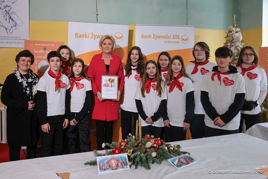 007_Agata_Kornhauser_Duda_Hispicjum_sw_Krzyza_paczki_zywnosciowe_20231204_GJB_0995.jpg