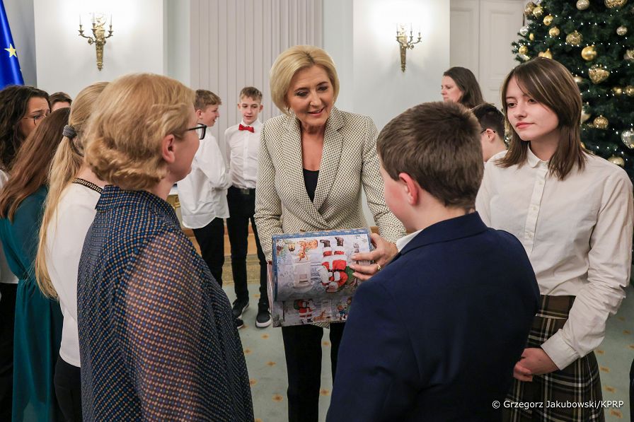 008_Agata_Kornhauser_Duda_wolontariuasze_Fundacja_Swietego_Mikolaja_20231205_GJA_9939.jpg