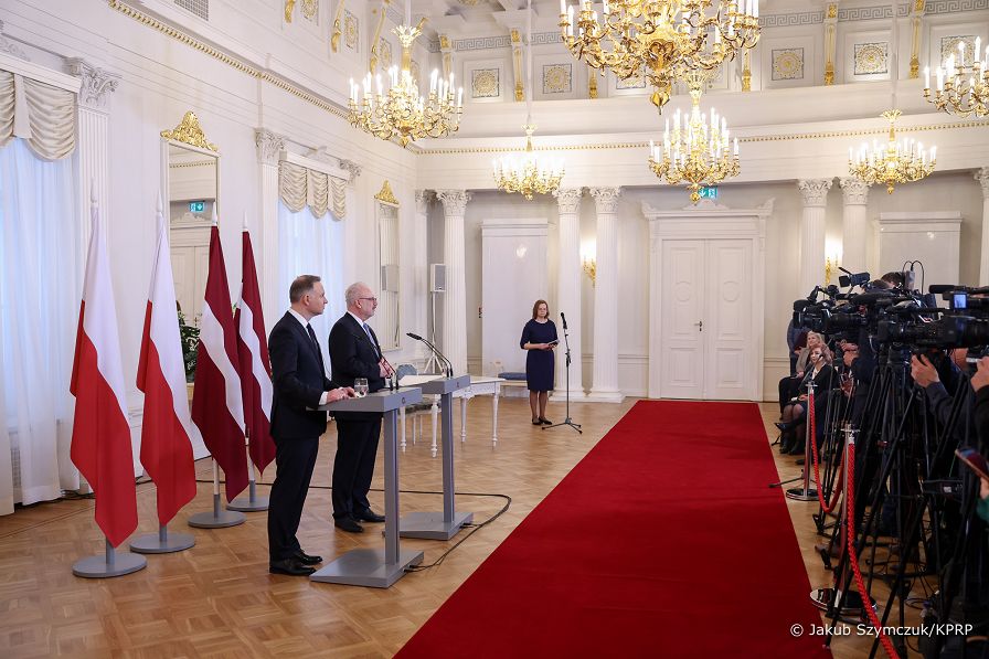 26__Andrzej_Duda_konferencja_prasowa_Ryga_Lotwa_20230201_JSZ_9896.jpg
