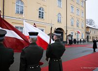 03__Andrzej_Agata_Duda_powitanie_Ryga_Lotwa_20230201_JSZ_9248.jpg