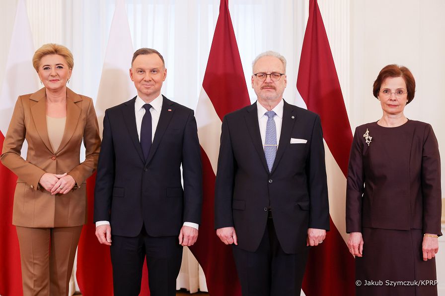 13__Andrzej_Agata_Duda_powitanie_Ryga_Lotwa_20230201_JSZ_9472.jpg