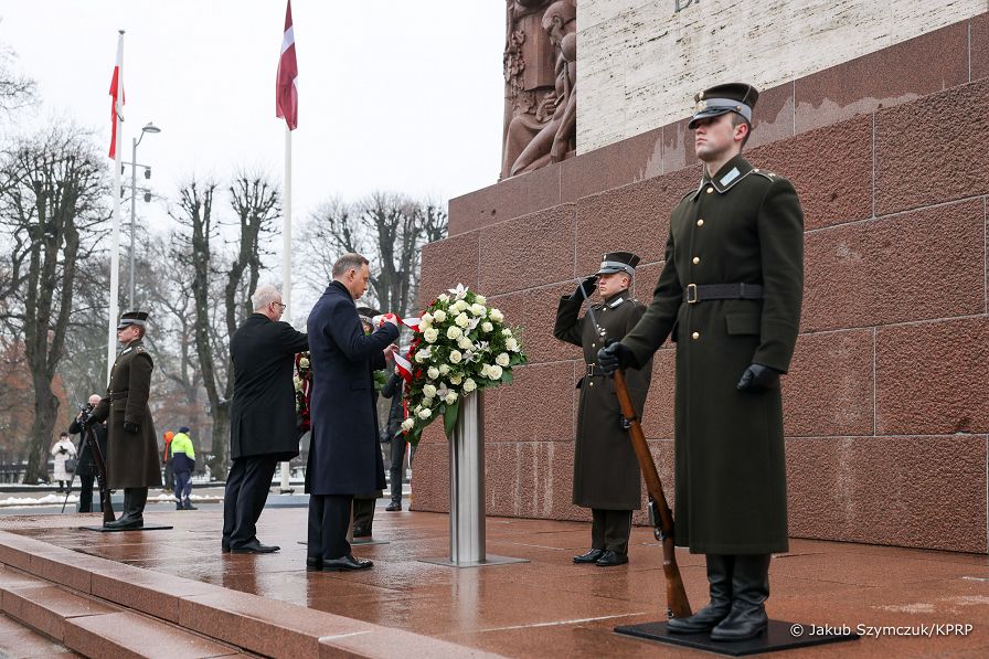 31__Andrzej_Duda_zlozenie_wienca_Ryga_Lotwa_20230201_JSZ_0039.jpg