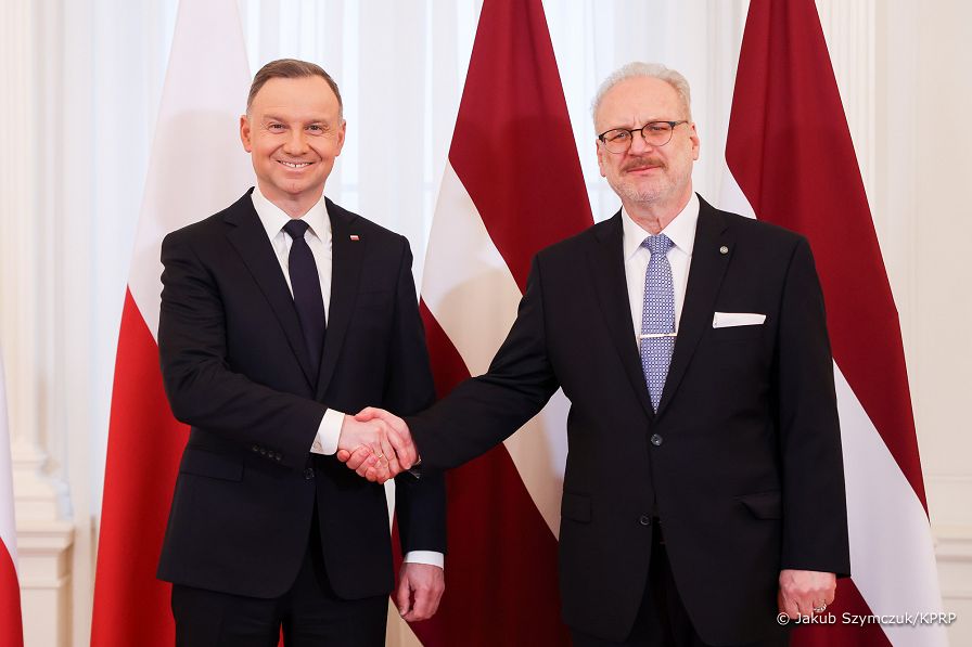 12__Andrzej_Agata_Duda_powitanie_Ryga_Lotwa_20230201_JSZ_9411.jpg