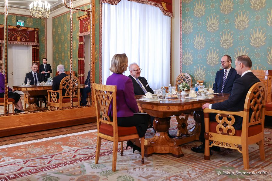 20__Andrzej_Agata_Duda_powitanie_Ryga_Lotwa_20230201_JSZ_9730.jpg