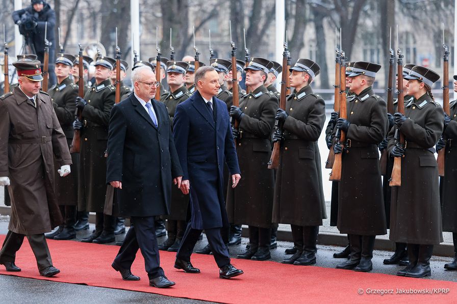 06__Andrzej_Agata_Duda_powitanie_Ryga_Lotwa_20230201_GJA_9353.jpg