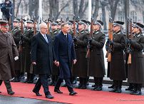 06__Andrzej_Agata_Duda_powitanie_Ryga_Lotwa_20230201_GJA_9353.jpg