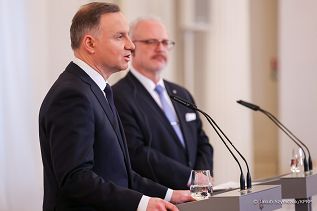 27__Andrzej_Duda_konferencja_prasowa_Ryga_Lotwa_20230201_JS__8032.jpg